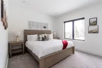 Large luxury ski-in/ski-out chalet style escape