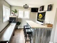 Modern 4 bed Lake House Steps from Browns Lake w. Arcade Room + Private Beach Hotels in Browns Lake