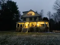 Gorgeous Mountain View in Manchester, Shopping, Dining, Spa. 5 min walk to town. Hotels in Manchester Center