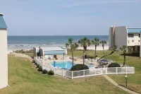 Tradewinds Condominium Top Floor - Ocean View Condo #113