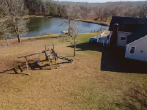 Hocking Hills Lodge w/hottub,10acre lake, with Basketball & Pickleball court