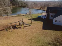 Hocking Hills Lodge w/hottub,10acre lake, with Basketball & Pickleball court