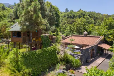 House in farm, with pool, barbecue, wifi and Netflix Hotel dekat Pinolere ethnographic museum and park