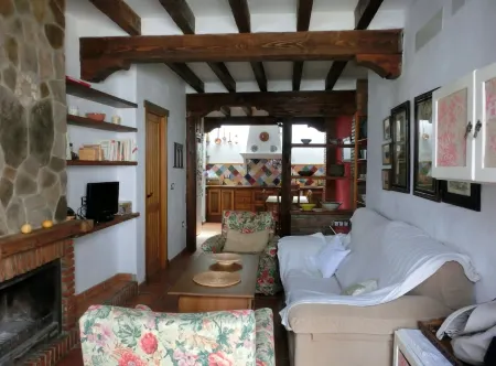 The Wooden House Отели рядом с достопримечательностью «Ruta del Amor (Setenil de las Bodegas)»