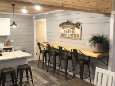 Spectacular Cabin on the White River! Hotels in Izard County