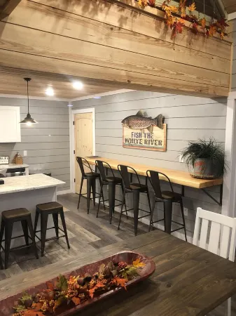 SPECTACULAR CABIN on the White River! EV charger on site.