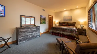 Beautiful, Spacious, & Clean Family Home!  Close to Rocky Mtn N.P., and YMCA