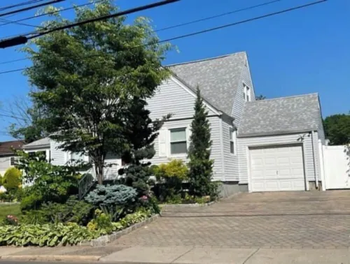 Beautiful place minutes away to New York City .