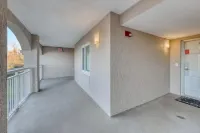 Vibrant Beachy Condo! Barefoot Landing Resort! Yacht Club Villa by the Beach!