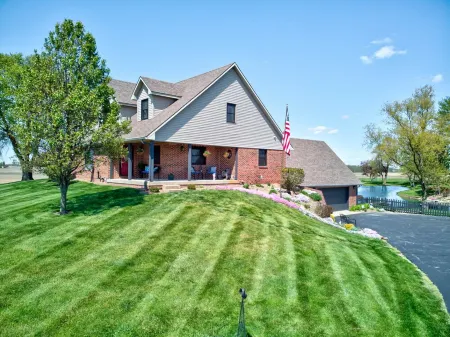 AMAZING FARM RENTAL! CLOSE TO GRAND PARK!