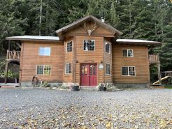 Cozy Cabin on the “Shadowy St Joe”