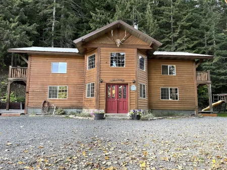 Cozy Cabin on the “Shadowy St Joe”