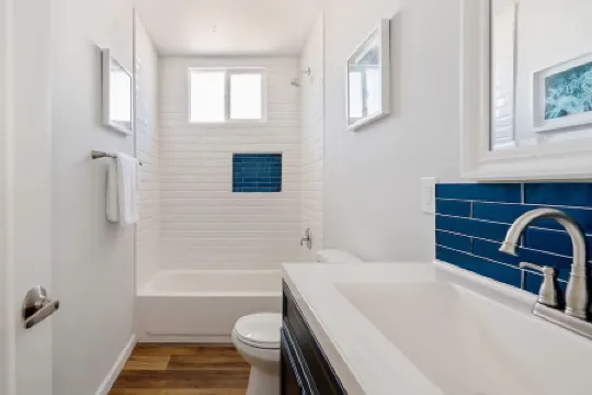 "POINT BREAK! House 2-King Beds, 1-Block to Beach!