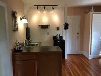 Hilltop Hideaway - Downtown Belfast