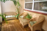 Home away from Home! Close to Beaches and Shops.