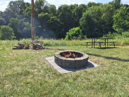 Romantic getaway in Southeastern Ohio.  Family and pet friendly.