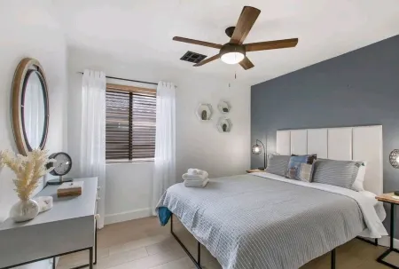 GORGEOUS OASIS! 3BR 2 BA Full House W/ Heated Pool Отели рядом с достопримечательностью «Суперстишен Гейтуэй Запад»