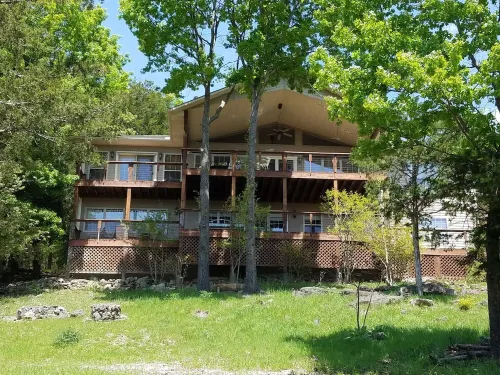 Fox Den- MAGNIFICENT Lake View! 5 minute walk or drive to shoreline!