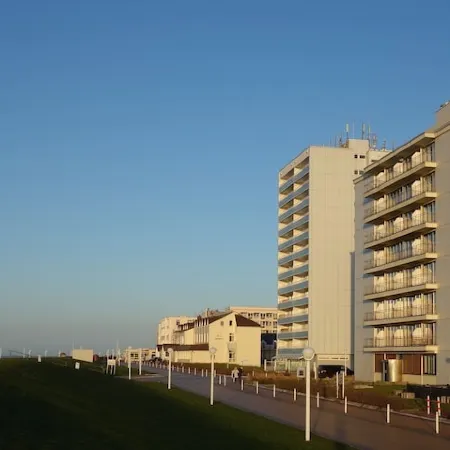 Cozy Vacation Apartment Kaiserhof 002, Directly on the Beach