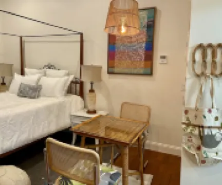 Brand New! Guest House - Modern Stylish & Central