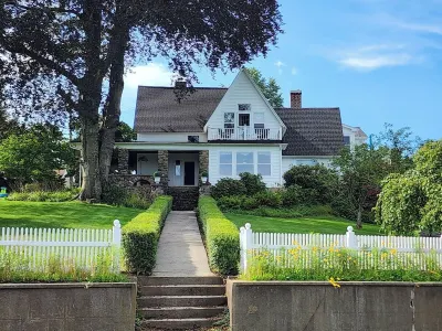 The River House - Collinsville - A Historic Beauty!