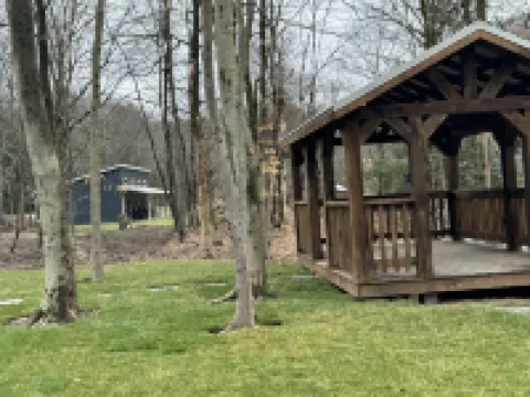 Bearly Awake cabin- family-friendly, riverfront & minutes from East Branch Lake.