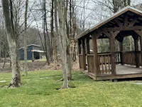 Bearly Awake cabin- family-friendly, riverfront & minutes from East Branch Lake.
