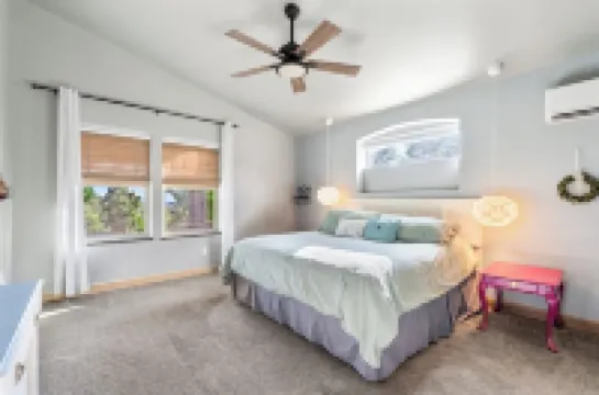 Relaxing Authentic Colorado Retreat w/ Chic Art, 5 min to USAFA & Amenities Hotels in Gleneagle