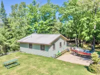 3BR Lakefront Cabin with WiFi & Private Docks
