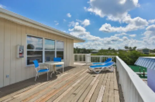 Stunning Views of the Beach & Bay - Spacious updated One BR condo w private deck Hotels in Nokomis