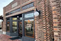 Heart of Midtown - The Dugout @ Willis St Retreat Hotels in 