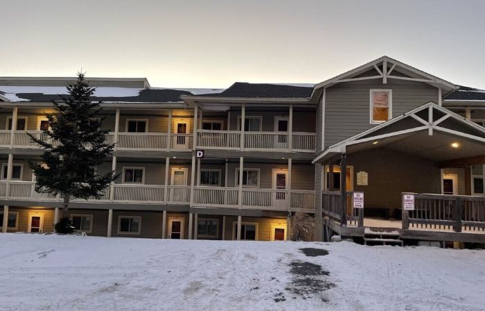 Newly Renovated 3BR/2BA Condo: Great Location with Stunning Mountain Views!