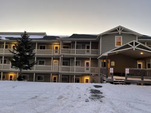 Newly Renovated 3BR/2BA Condo: Great Location with Stunning Mountain Views!