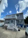 Single-family home in Avalon—walk to beach and town