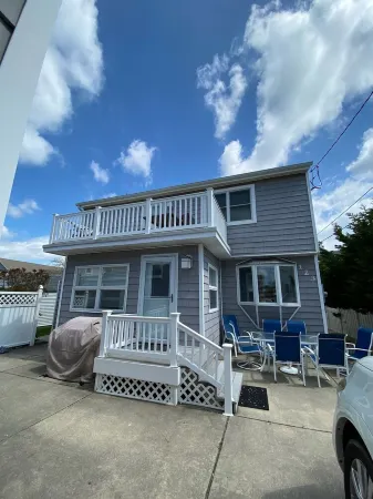 Single-family home in Avalon—walk to beach and town Отели в г. Авалон