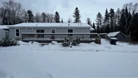 NEW LISTING - FARMHOUSE --VERY CLOSE TO SNOWMOBILE TRAILS - VERY PRIVATE Отели в г. Чиппева