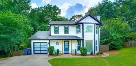 Modern Home - Private Pool in Atlanta Suburb