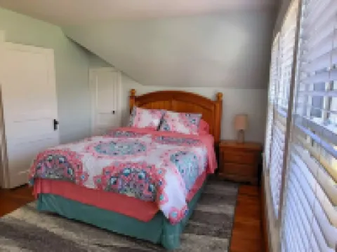 Charismatic 4-bedroom home on the New River ニュー・リバーのホテル