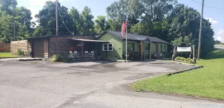 Lake View, Close to Shopping, Hiking, Restaurants.