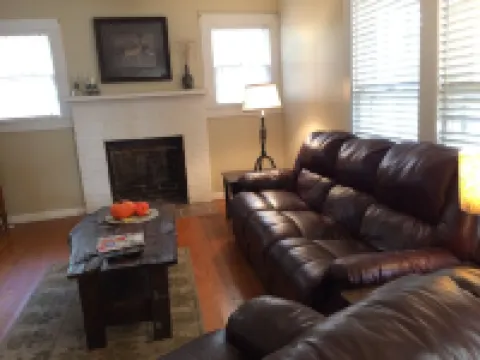 Discover Cherohala Skyway in just 6 mins! Cozy 3-bedroom retreat awaits. Hotels in Monroe County