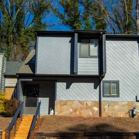 Newly Renovated Townhome near Marietta Square, 2 King Beds