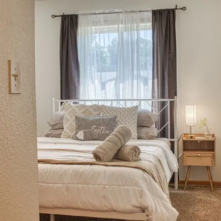 Cozy 5bdrm Haven in the Heart of Gillette 5 Min from Downtown- FREE Pool Passes!