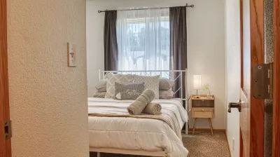 Cozy 5bdrm Haven in the Heart of Gillette 5 Min from Downtown- FREE Pool Passes!