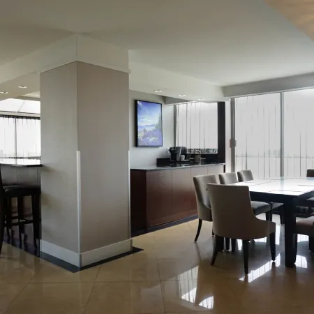 DoubleTree by Hilton Hotel & Suites Victoria