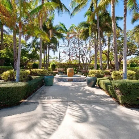 3/2 Ocean Breeze Escape Located on Palm Beach Island