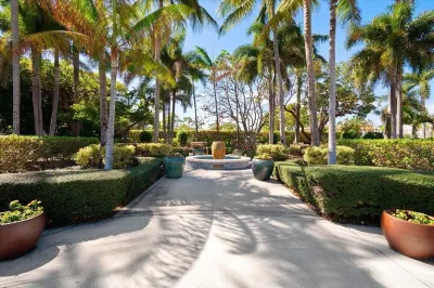 3/2 Ocean Breeze Escape Located on Palm Beach Island Отели рядом с достопримечательностью «Эспланаде»