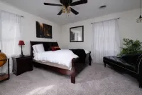 Cozy Parkview Oasis With Gameroom Hotels near Texas Route 66 Visitor Center