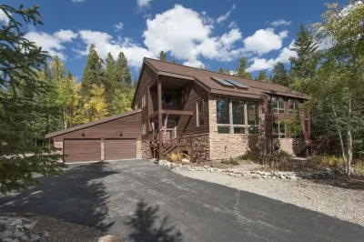 Newly renovated 6 BR family home close to Downtown Breckenridge Hotels in Baldy Mountain