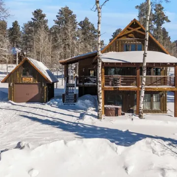 Twin Aspen-Lovely Terry Peak Cabin, Hot Tub, WiFi & AC