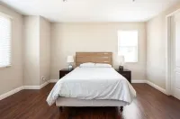 KING BED 6 Bed 2.5 Bath Huge Home with Private Garage, Washer/Dryer Hotels near Mission San Gabriel Arcángel